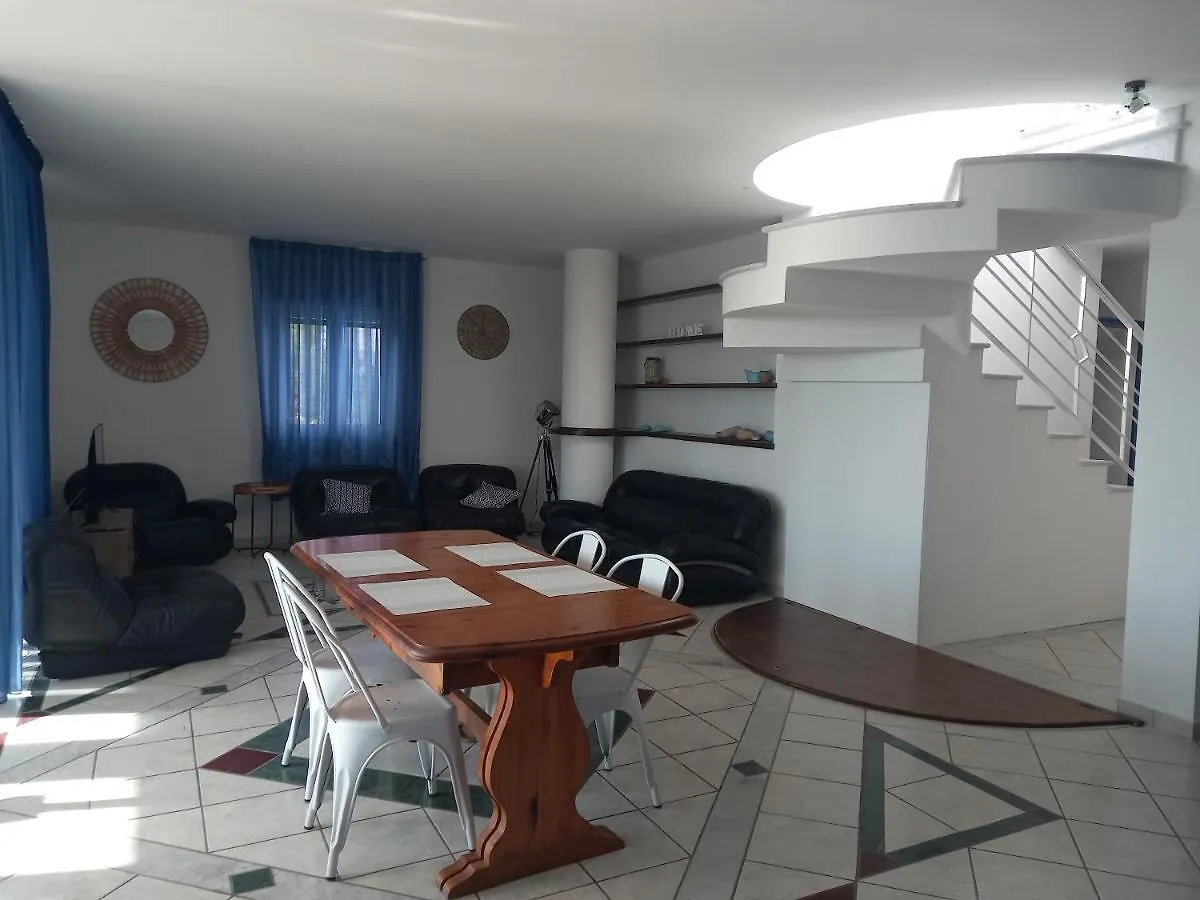 ベッド・アンド・ブレックファスト Villa Acquamarina カラゼッタ